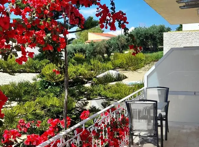 Angelos Aparts Apartman Arílasz