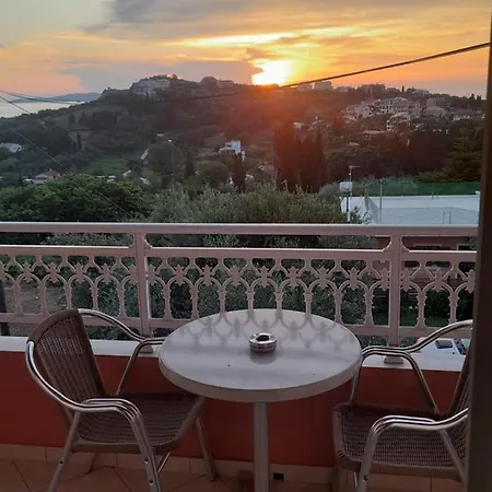 Angelos Apartment's أريلاز