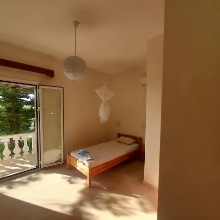 Angelos Apartment's