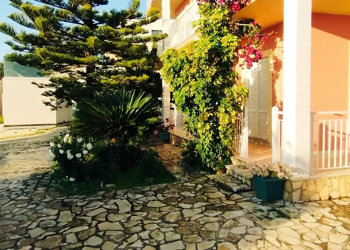 Angelos Aparts アパート